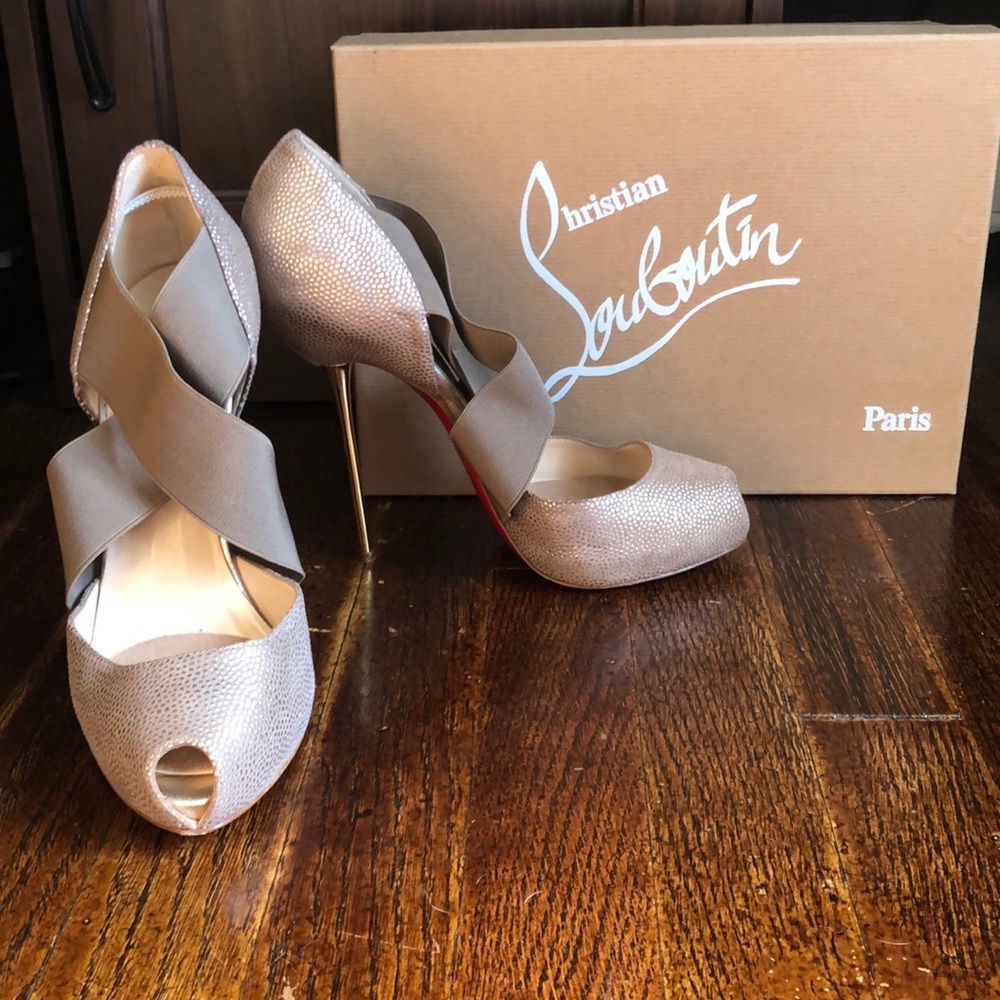 Christian Louboutin Big Dorcet Peeptoe Pumps